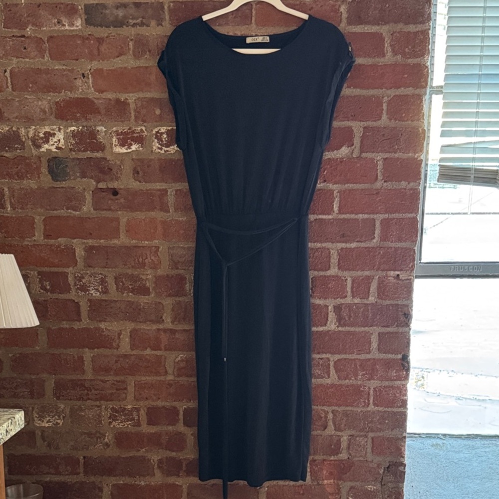 Dex Elegant Black Midi Dress